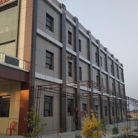 Hotel Yoran Inn & Restaurant By Wb Inn Sadabad 외부 사진